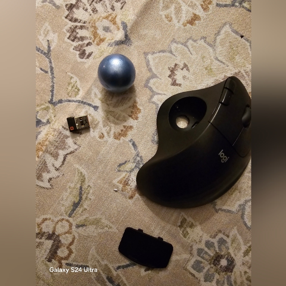 Logitech Black Wireless Trackball Mouse - Picture 4 of 4